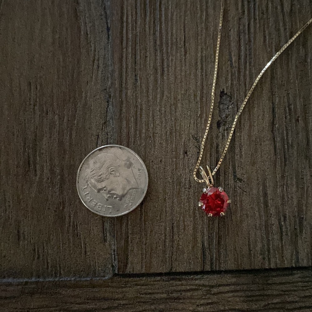 Round simulated ruby pendant - Picture 4 of 4